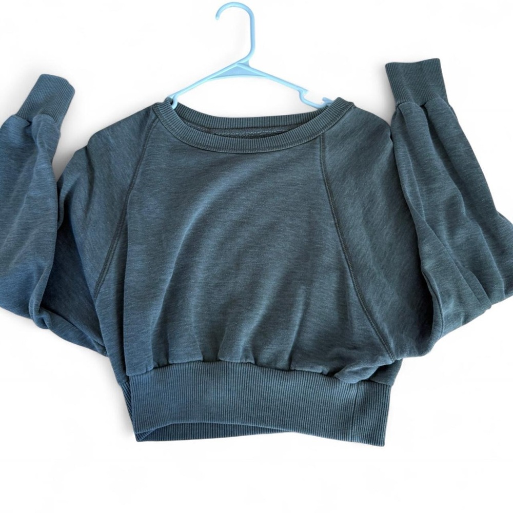 Cropped Aero green sweatshirt. No hood. Size small.